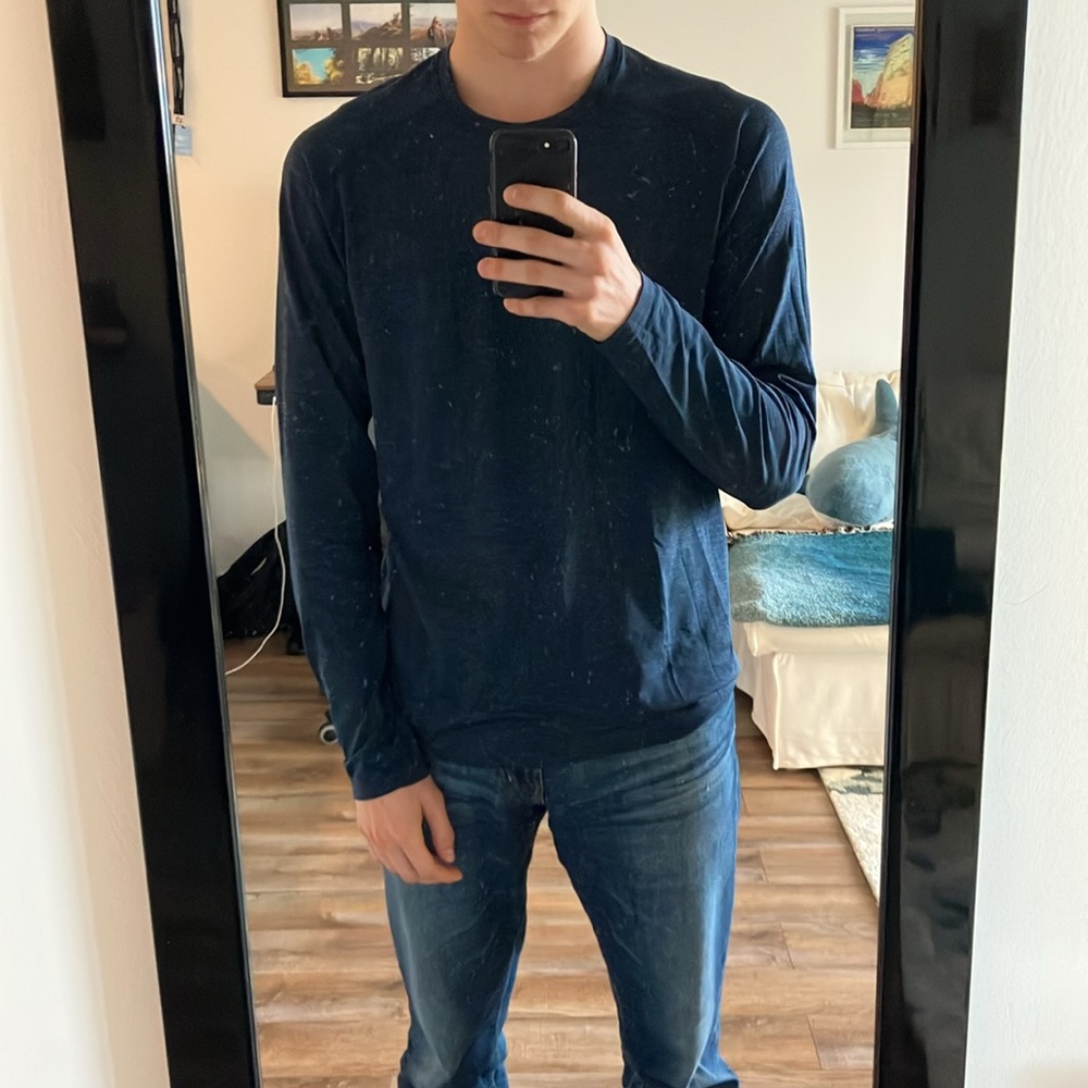 Lululemon long sleeve T-shirt. Size: L